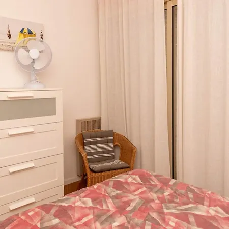 Le Lavandou, T2 - 4 Personnes, Vue Mer, Accès Direct à La - Fr-1-803-61 Appartement